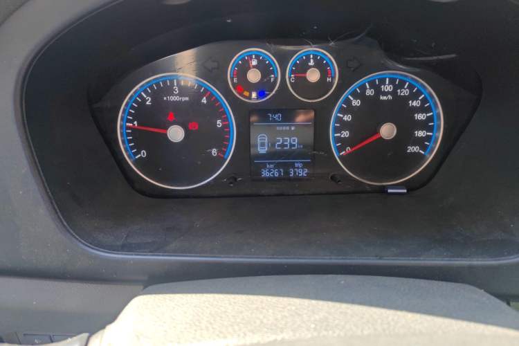 Used Foton Toano 2023 Cummins 2.8T Manual Jixiang Multi-Function Long-Wheelbase Mid-Roof Model with Rear Dual Tires Available in 7/9-Seater Configurations Odometer Close Up