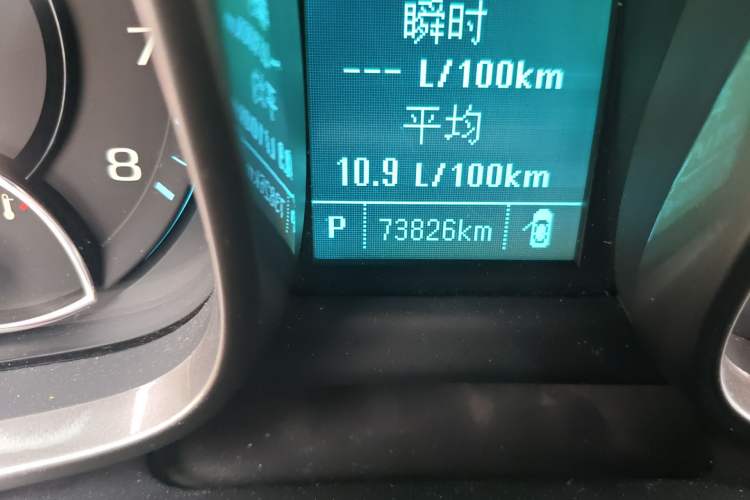 Used Chevrolet Malibu 2014 2.0L Automatic Luxury Edition Odometer Close Up