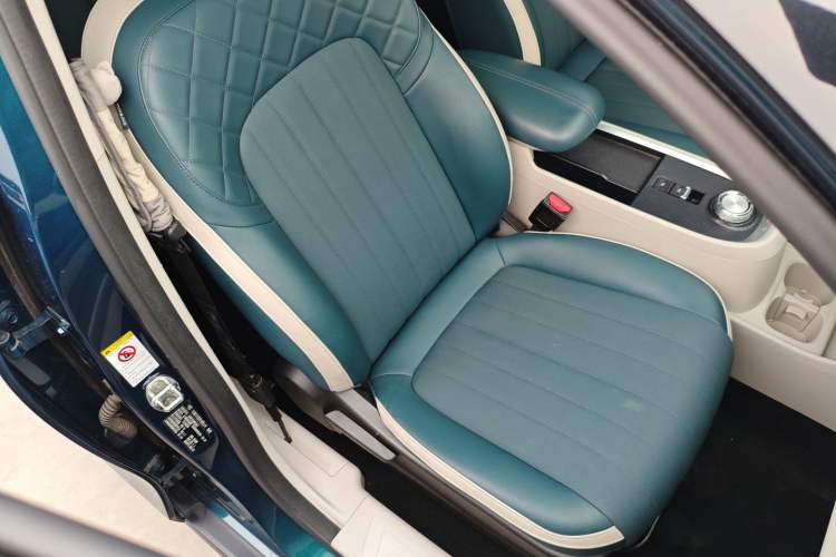 Used ORA Good Cat 2021 400km Standard Range Athena Edition Lithium-Ion Battery Right Front Seat