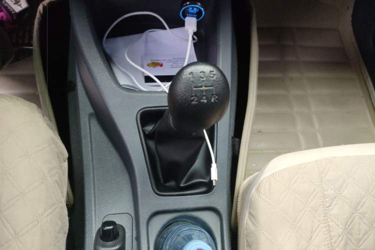 Used Wuling Rongguang V 2015 1.2L Base Version
