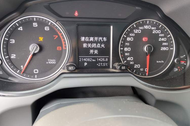 Used Audi Q5 2015 40 TFSI Technology Edition Odometer Close Up