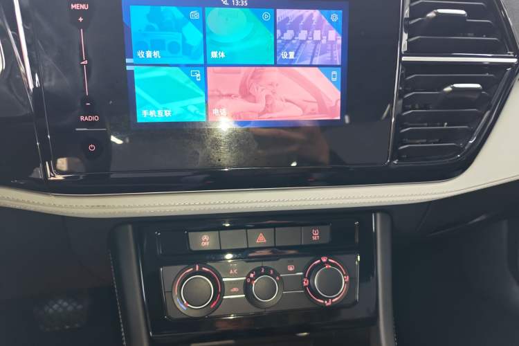 Used Jetta VS5 2023 280TSI Automatic Trend Edition Audio And AC Panel