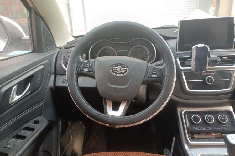 Used Bestune X40 2019 1.6L Manual Luxury Edition China VI
