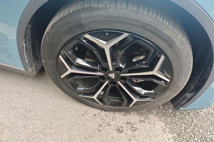 Used Deepal L07 2024 230Max Qiankun Intelligent Driving ADS SE Range-Extended Version Right Front Wheel Hub
