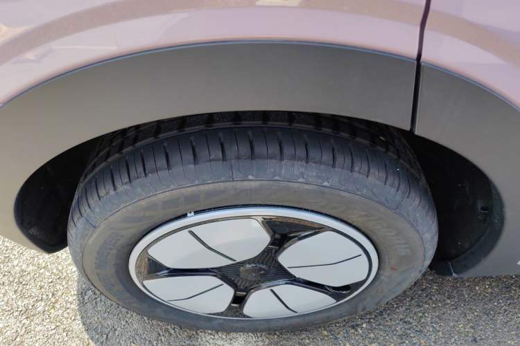 Used Geely Galaxy Geome 2026 Model 310km Youth Edition Right Rear Wheel Hub