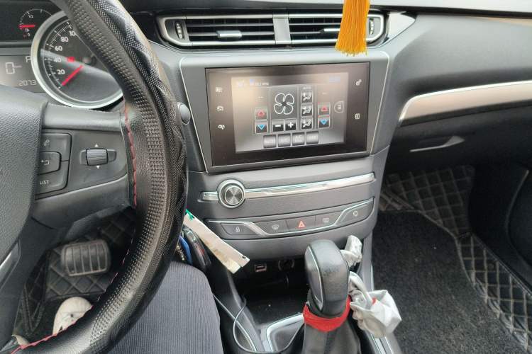 Used Peugeot 408 2015 1.2T Automatic Luxury Edition Audio And AC Panel