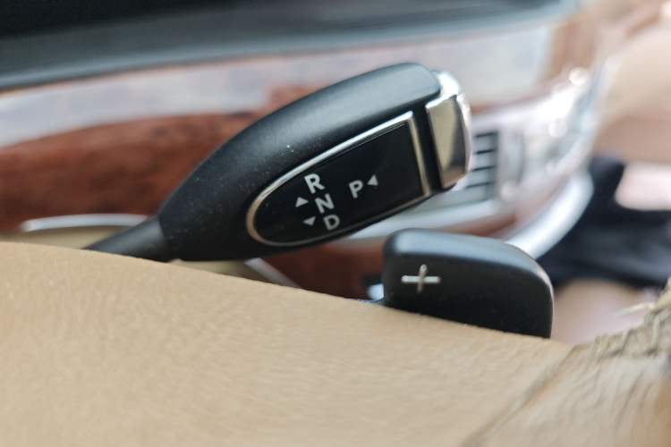 Used Mercedes-Benz S-Class 2008 S 300 L Executive Edition Gear Lever