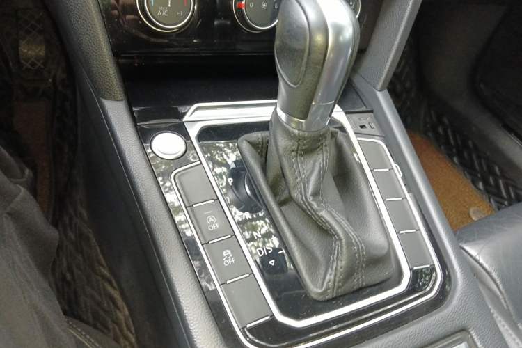 Used Volkswagen Magotan 2017 330TSI DSG Leading Model
