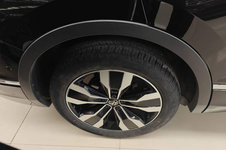 Used Volkswagen Tiguan L 2023 330TSI Automatic Two-Wheel Drive R-Line Enjoyment Edition
