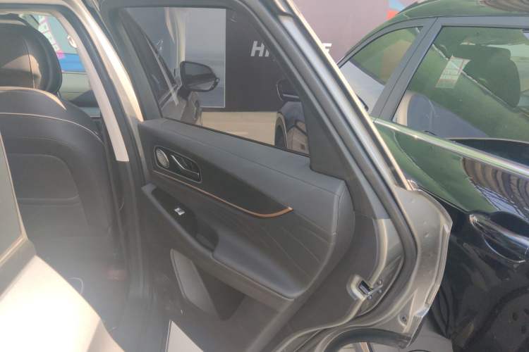 Used Chery Tiggo 9 2023 2.0T Dual-Clutch Two-Wheel Drive Leading Edition 5 Seats
