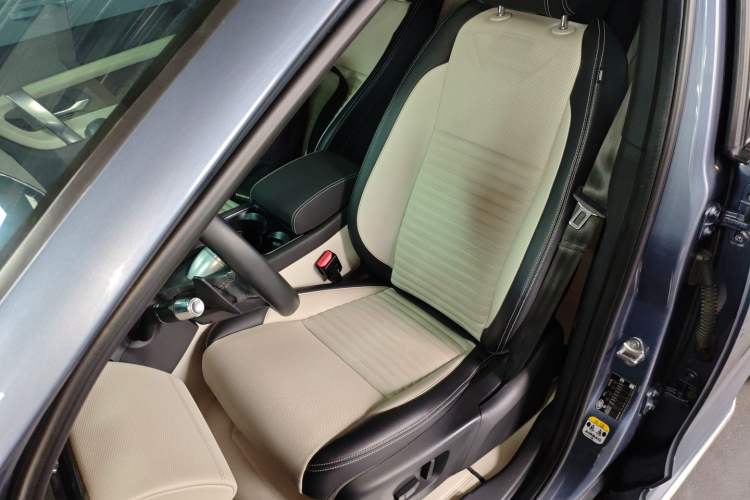 Used Land Rover Discovery Sport 2021 249 PS R-Dynamic S Performance Edition Left Front Seat