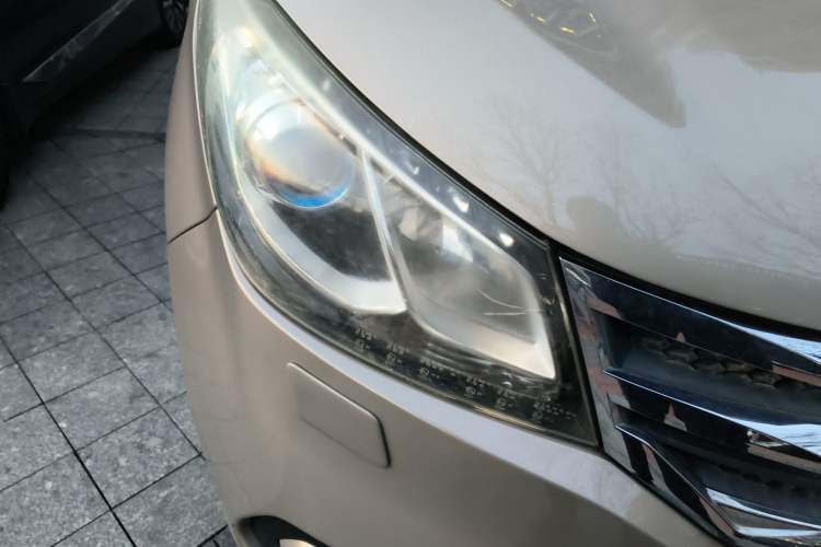 Used SAIC MAXUS G10 2016 2.0T Automatic Executive Edition Right Front Headlight