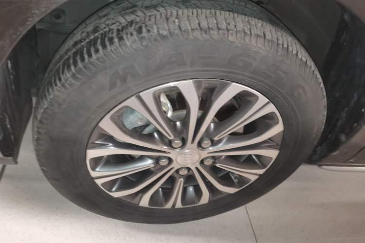 Used Buick GL8 2023 Facelifted Land Cruiser Executive Luxury Version
