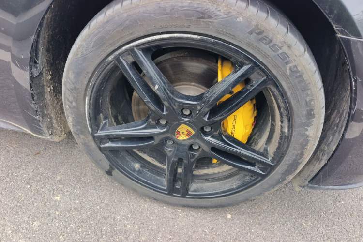 Used Porsche Panamera 2017 Panamera 4 Executive Long Wheelbase 3.0T Right Front Wheel Hub