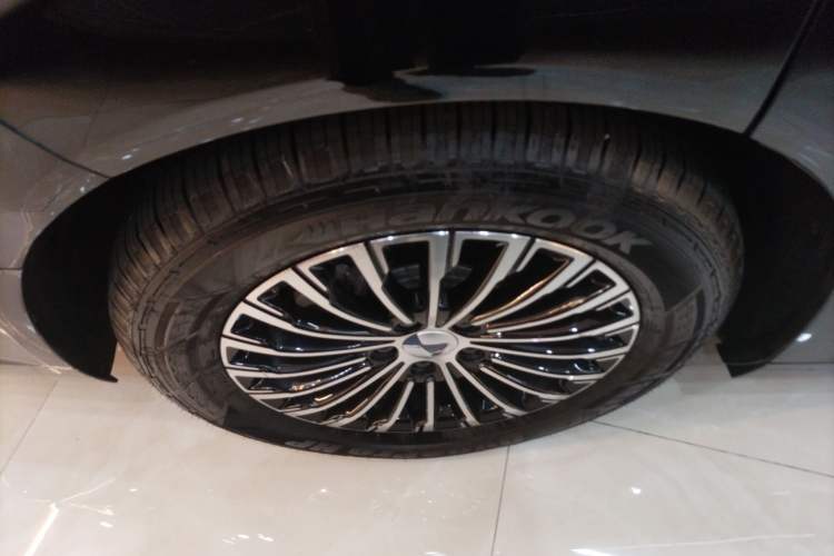 Used Denza D9 2023 DM-i 965 Luxury Model