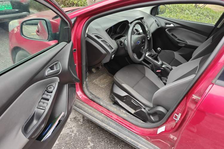 Used Ford Focus 2012 Hatchback 1.6L Manual Comfort Model
