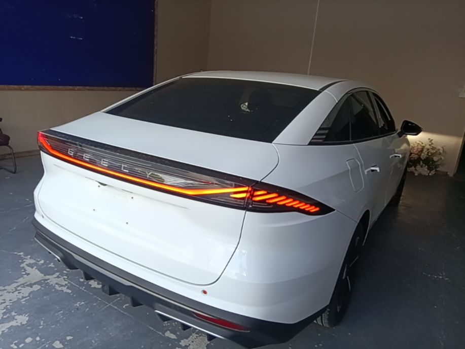 Geely Galaxy L6 2024 60km PLUS Dragon Edition — снимка 6