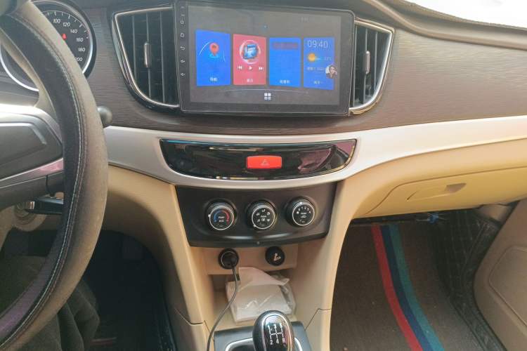 Used Baojun 730 2016 Revised 1.5L Manual Standard Version 7 Seats China V Emission Standard
