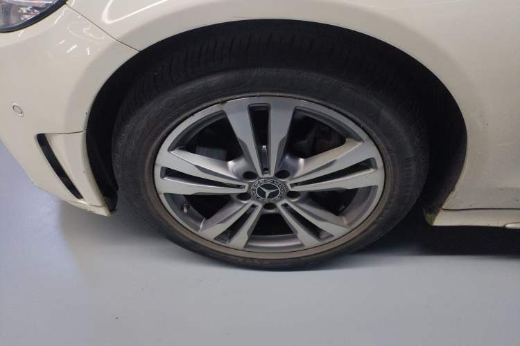 Used Mercedes-Benz C-Class 2020 C 200 L Fashion Edition Sport Version Left Front Wheel Hub