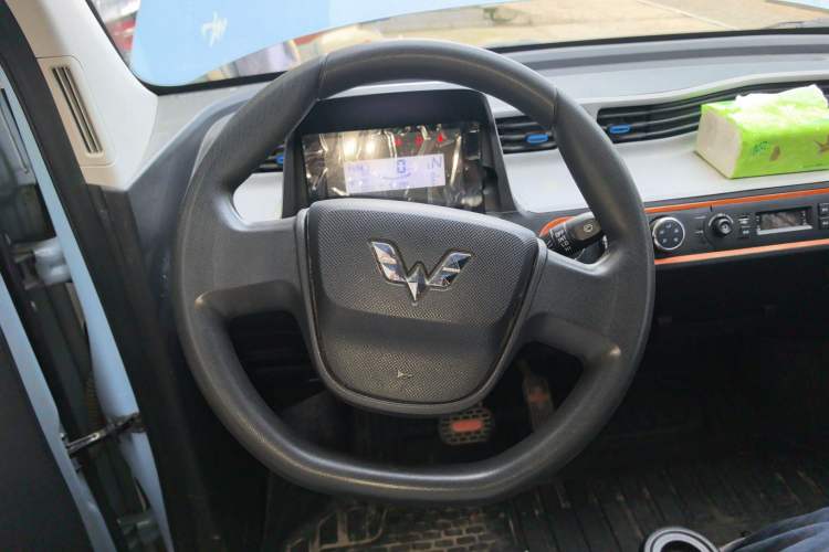 Used Wuling Hongguang MINIEV 2022 Macaron Fashion Model Lithium Iron Phosphate Steering Wheel