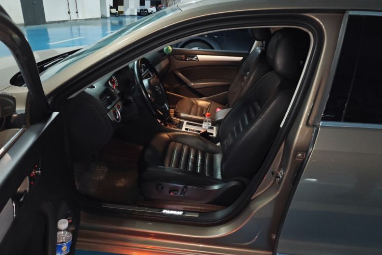 Used Volkswagen Passat 2014 1.8TSI DSG Ultimate Edition Driver Seat