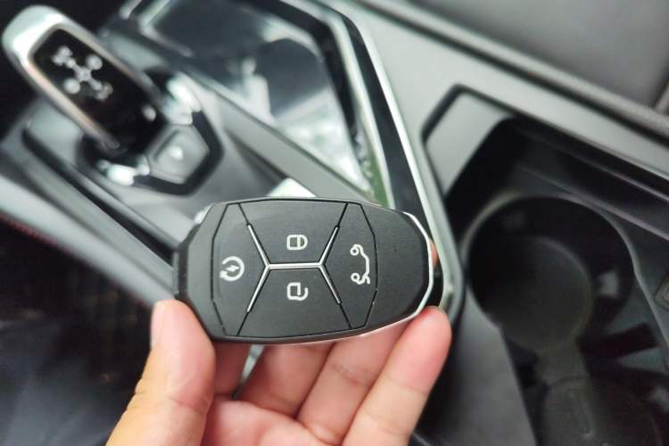 Used Lynk & Co 02 2018 1.5T DCT Two-Wheel Drive Sporty Version China V Standard Vehicle Key