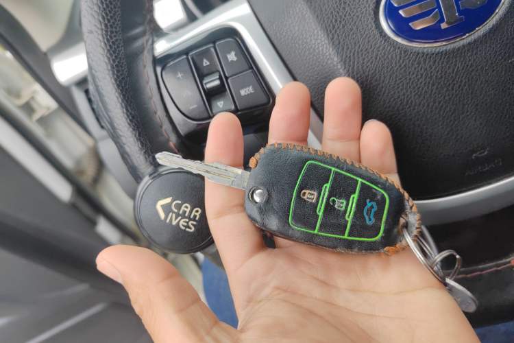 Used Bestune X80 2013 2.0L automatic comfort version
