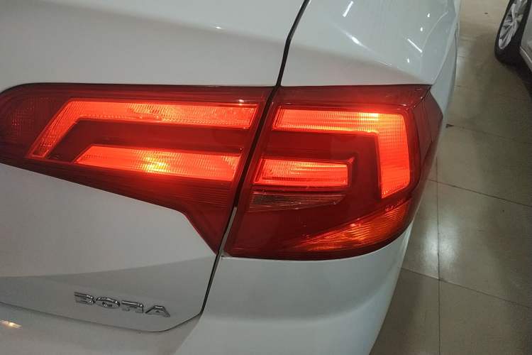 Used Volkswagen Bora 2016 1.6L Automatic Fashion Model