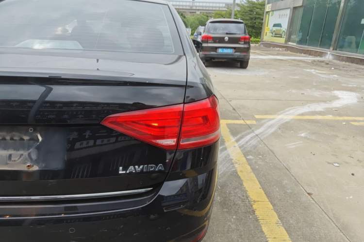 Used Volkswagen Lavida 2015 1.6L Automatic Comfort Edition Exterior 3