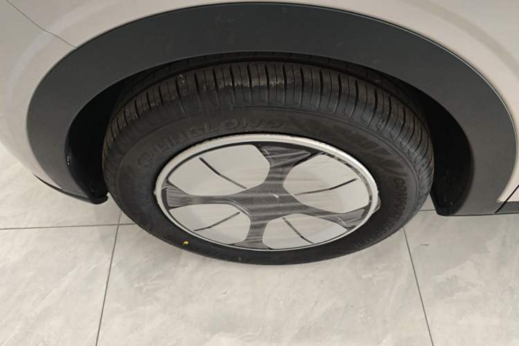 Used Geely Galaxy Geome 2026 Model 310km Youth Edition Left Front Wheel Hub