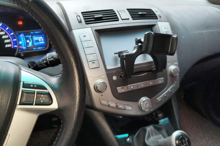 Used BYD S6 2014 2.0L Manual Luxury 5-Seater Audio And AC Panel