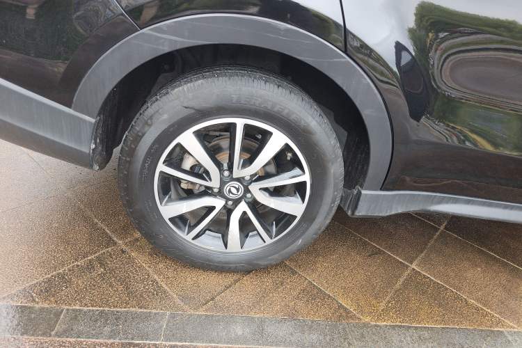 Used Dongfeng Fengon 580 2016 Revised Version 1.5T CVT Luxury Edition Right Rear Wheel Hub