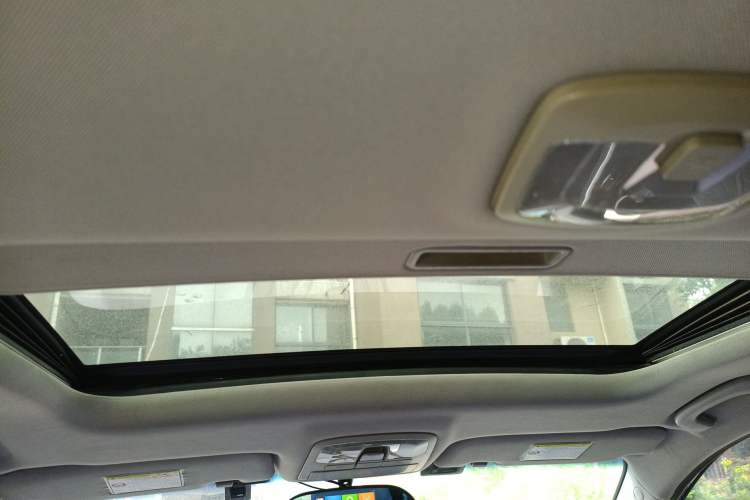 Used SsangYong Korando 2013 2.0L Gasoline Two-Wheel Drive Automatic Elite Edition Headliner