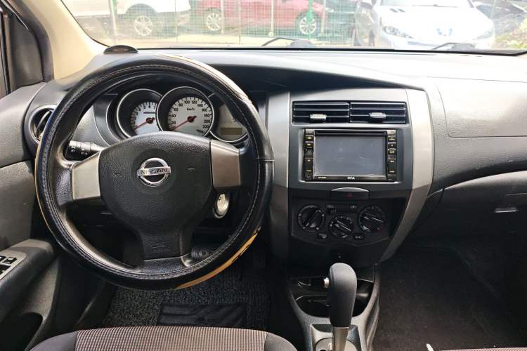 Used Nissan Livina 2010 JINRUI Edition 1.6L Automatic Standard Model Steering Wheel
