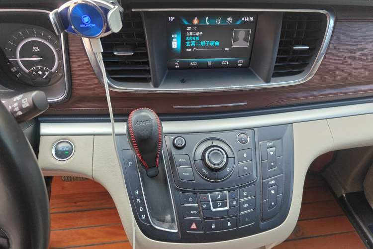 Used Buick GL8 2018 28T Luxury Model China VI Standard Audio And AC Panel