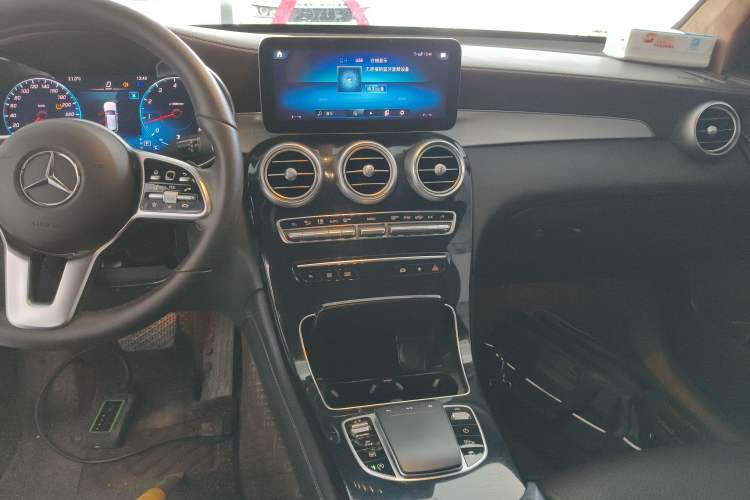 Used Mercedes-Benz GLC 2021 GLC 260 L 4MATIC Dynamic Edition Audio And AC Panel