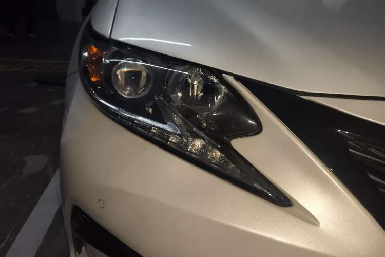Used Lexus ES 2017 200 30th Anniversary Edition Right Front Headlight