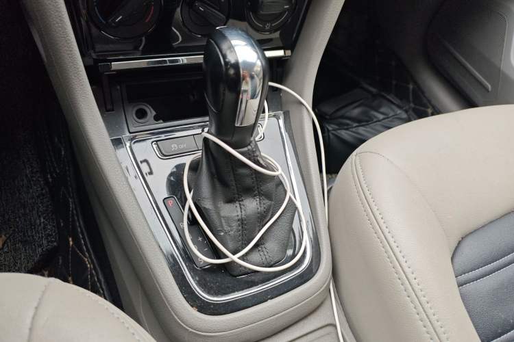 Used Volkswagen Bora 2013 1.6L Automatic Fashion Model Gear Lever