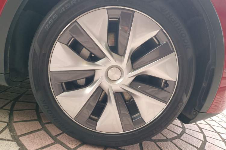 Used Tesla Model Y 2022 Long-Range All-Wheel-Drive Version
