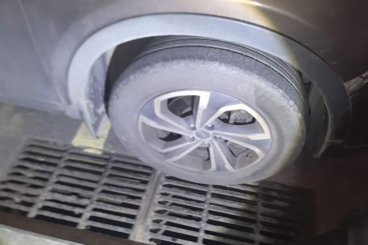 Used JAC Group Refine S7  Right Front Wheel Hub