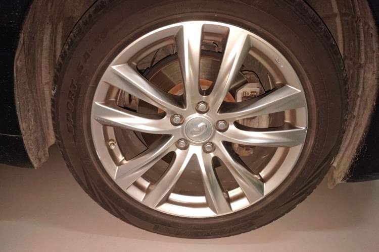 Used Infiniti Q70 2015 Q70L 2.5L Elite Edition Right Front Wheel Hub