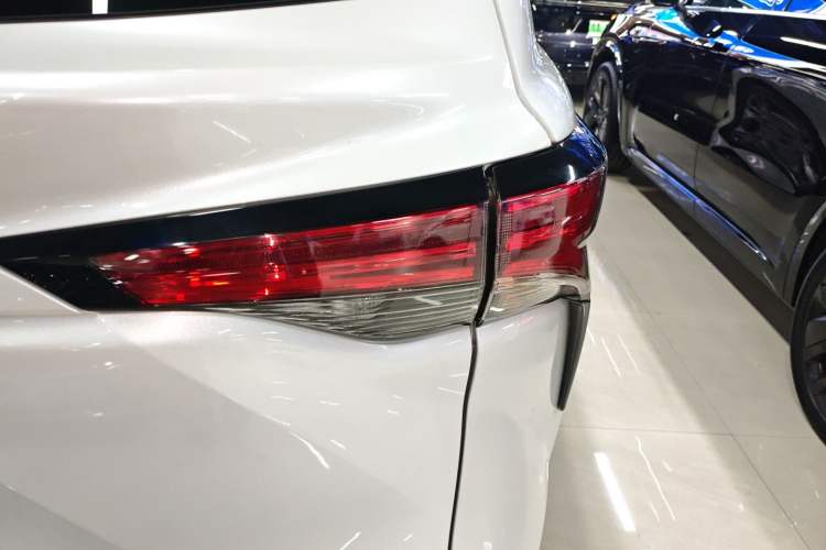 Used Toyota SIENNA 2024 2.5L Hybrid Comfort Edition Right Rear Taillight