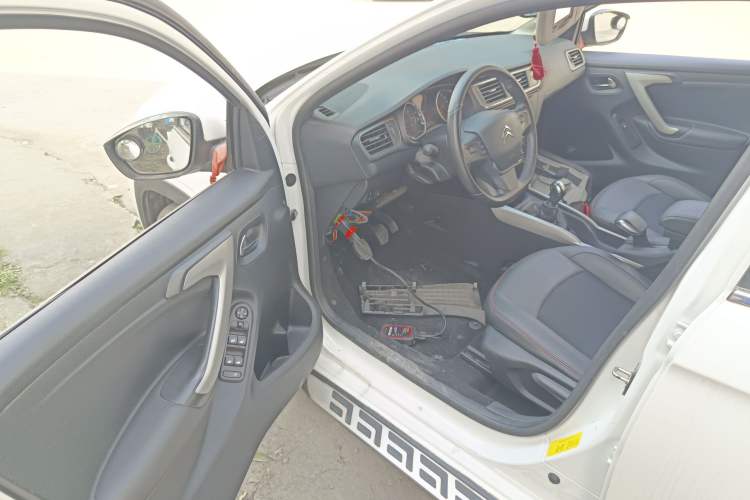 Used Citroen C3-XR 2015 1.6L Manual Pioneer Model Driver Seat