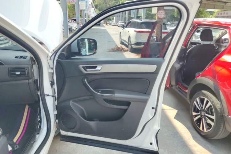 Used Qoros 5 2019 Qoros 5S 1.6 TGDI Prestige Model Right Front Door Interior