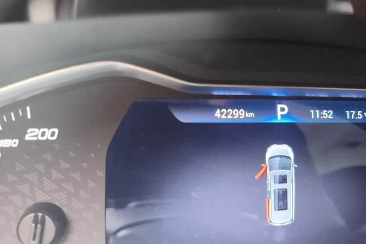 Used SAIC MAXUS G20 2020 2.0T Gasoline Automatic ZhiZun Edition Odometer Close Up