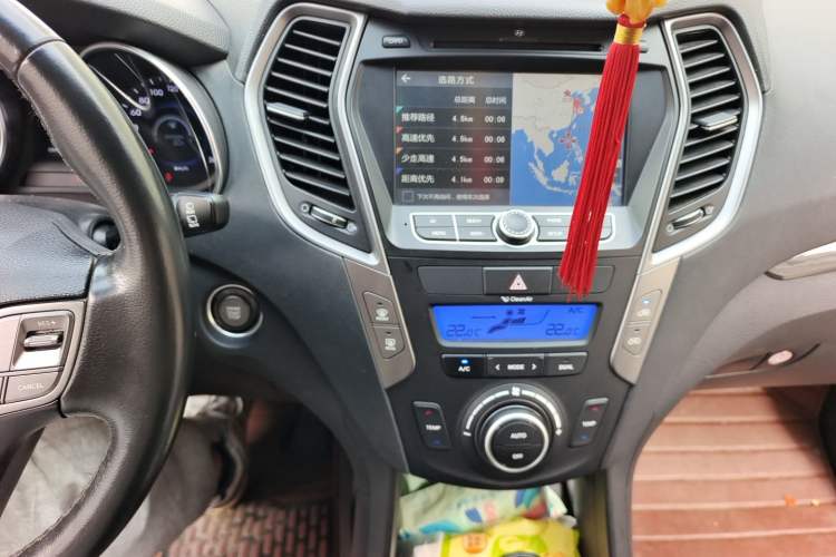 Used Hyundai Santa Fe 2013 2.4L Automatic Two-Wheel Drive Smart Version