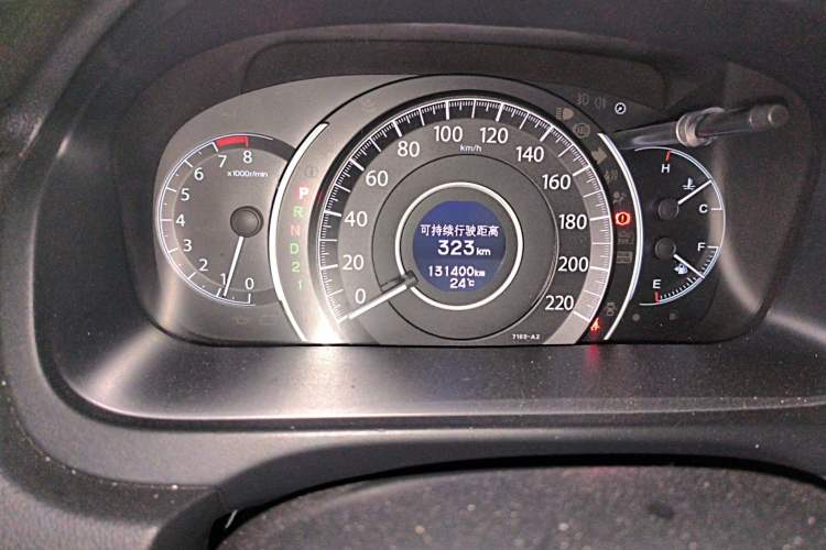 Used Honda CR-V 2013 2.4L two-wheel drive luxury version Odometer Close Up