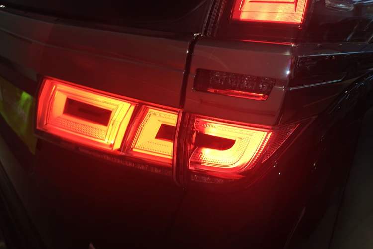 Used Toyota Vellfire 2021 Crown Dual-Engine 2.5L HV Supreme Edition
