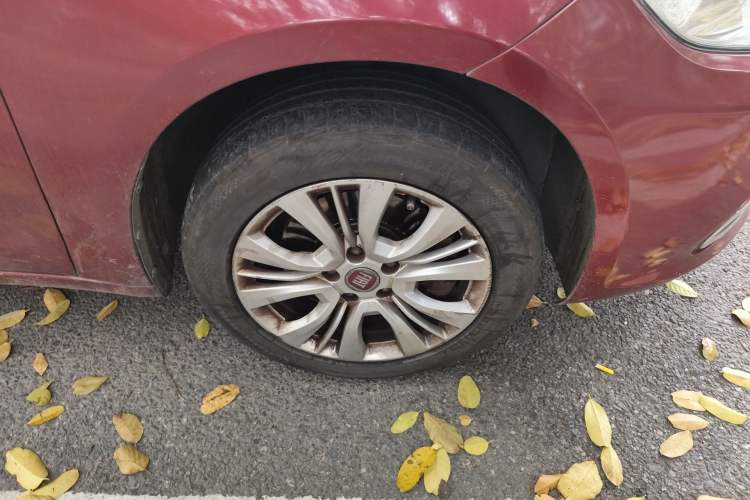 Used Fiat Viaggio 2015 1.4T Automatic Enjoyment Edition Right Front Wheel Hub