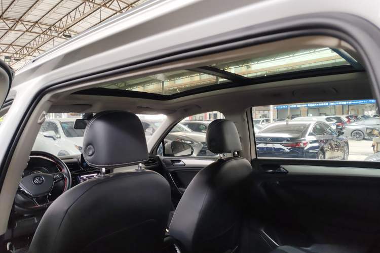 Used Volkswagen Tiguan L 2019 Updated Version 330TSI Automatic Two-Wheel Drive Panoramic Comfort Edition China VI Standard